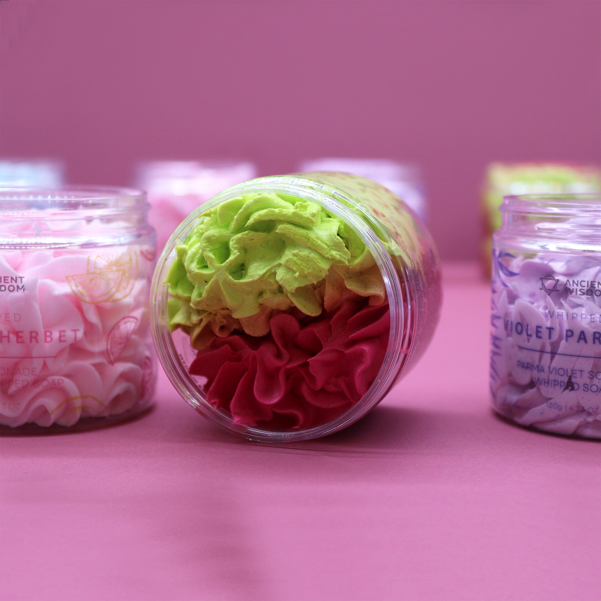 Savon à la crème fouettée peau éclatante fraise et kiwi 120g