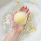 Boule de bain effervescente jaune Pamplemousse Camomille Romaine, beurre de karité, bain énergisant apaisant.